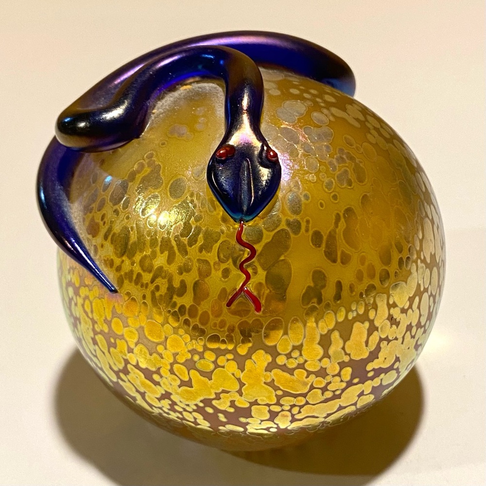 STEVEN CORREIA Iridescent Dark Blue/Purple Snake Draped Over Iridescent Gold Orb - Picture 3 of 9